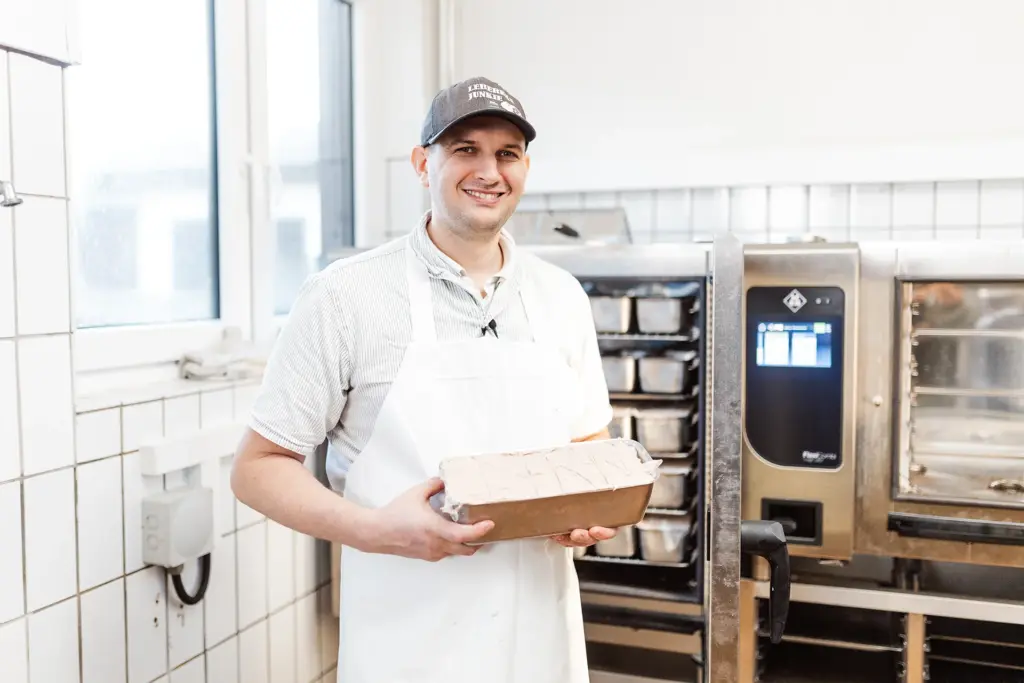 Michl Forster mit Leberkäse